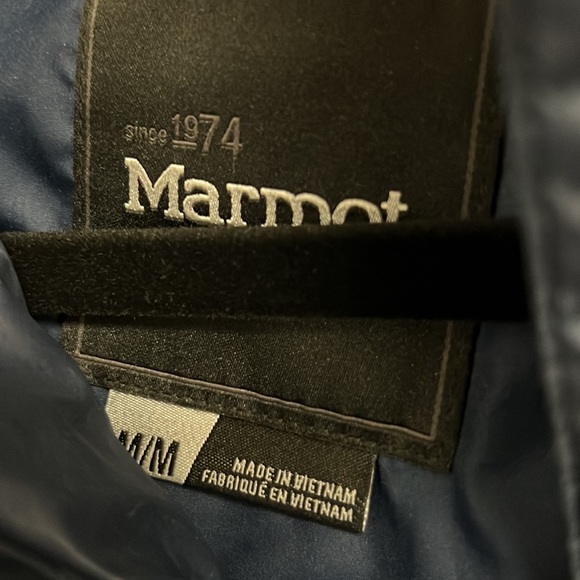 marmot woman’s blue down winter coat with fur Trim hood size Medium - Picture 3 of 3